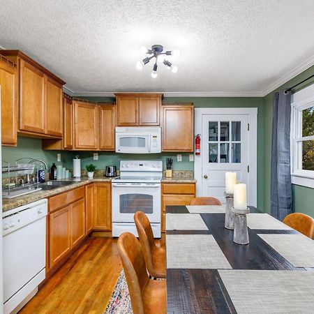 New River Gorge Cottage W Hot Tub, Fire Pit, Grill Oak Hill Экстерьер фото