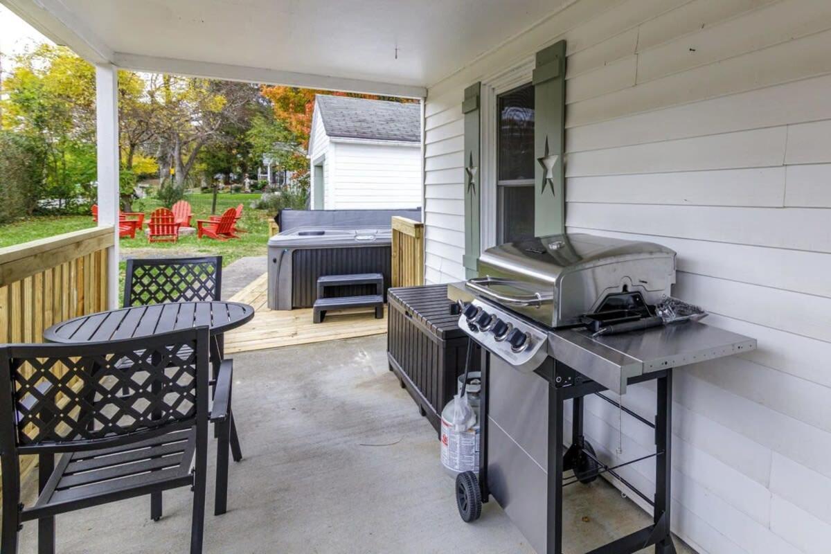 New River Gorge Cottage W Hot Tub, Fire Pit, Grill Oak Hill Экстерьер фото