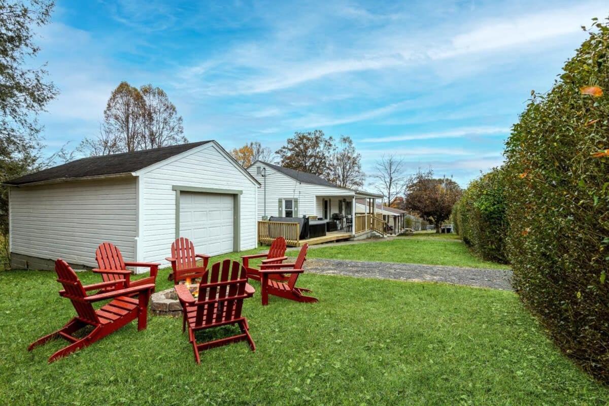 New River Gorge Cottage W Hot Tub, Fire Pit, Grill Oak Hill Экстерьер фото