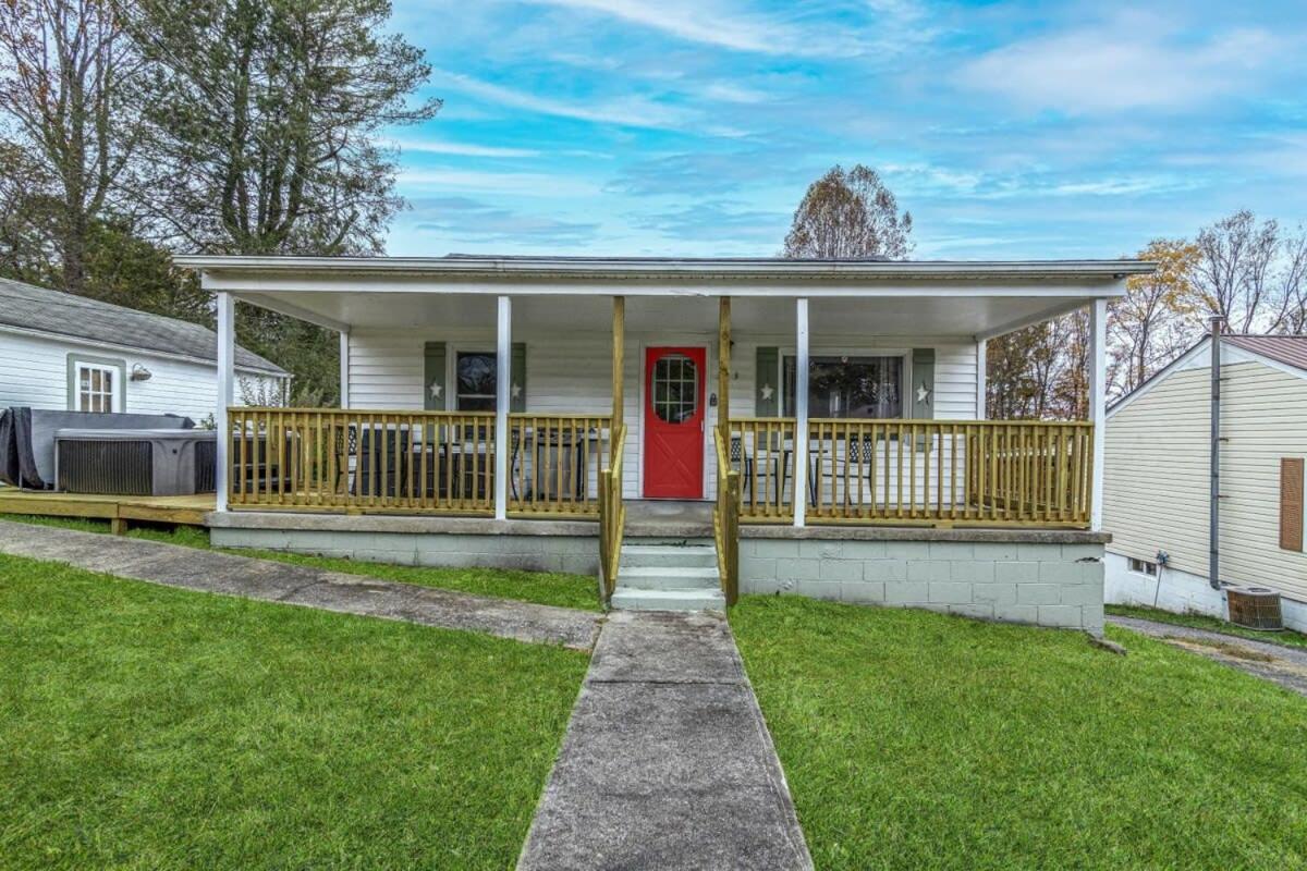 New River Gorge Cottage W Hot Tub, Fire Pit, Grill Oak Hill Экстерьер фото
