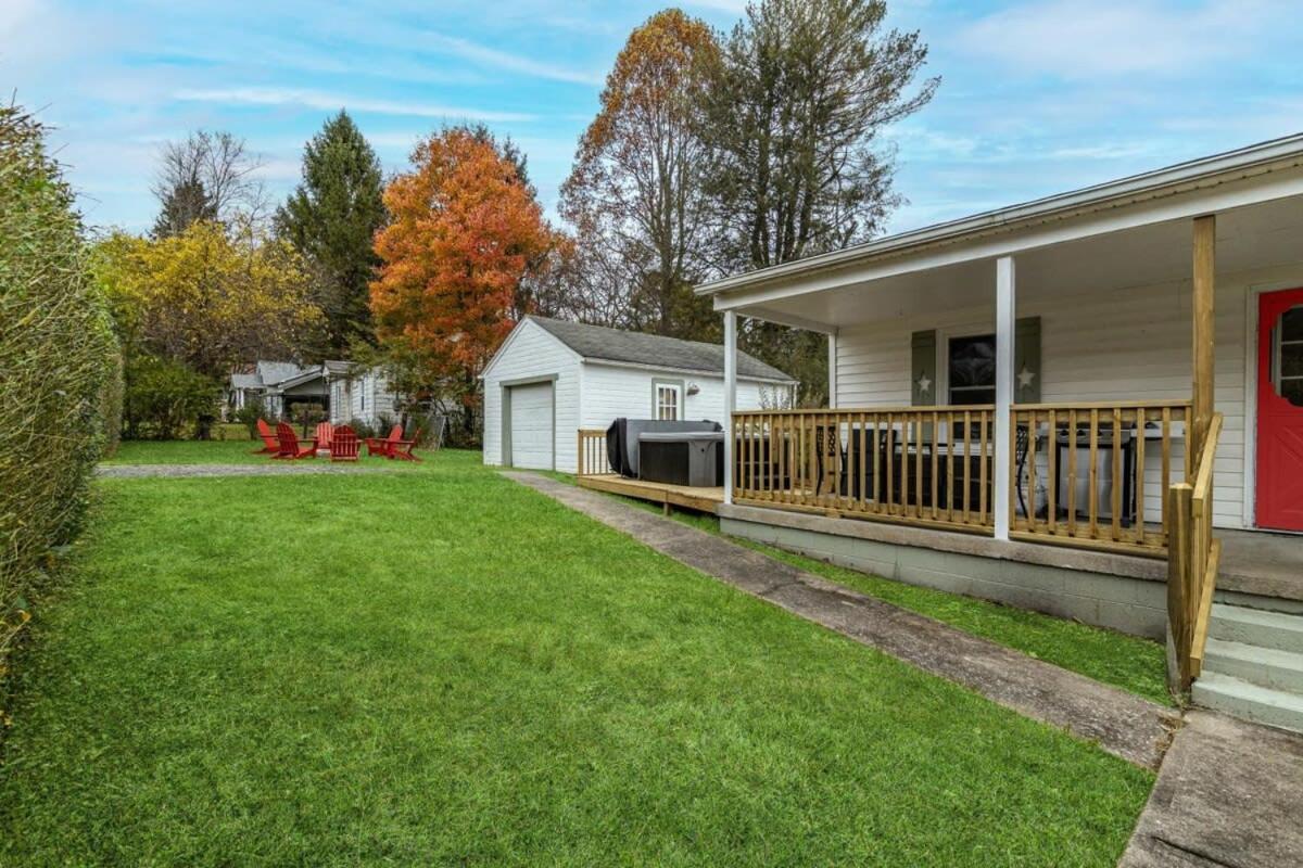 New River Gorge Cottage W Hot Tub, Fire Pit, Grill Oak Hill Экстерьер фото
