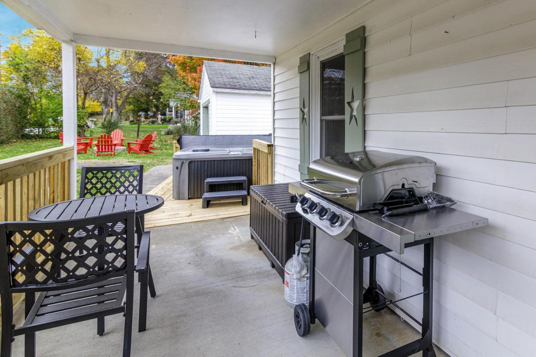 New River Gorge Cottage W Hot Tub, Fire Pit, Grill Oak Hill Экстерьер фото