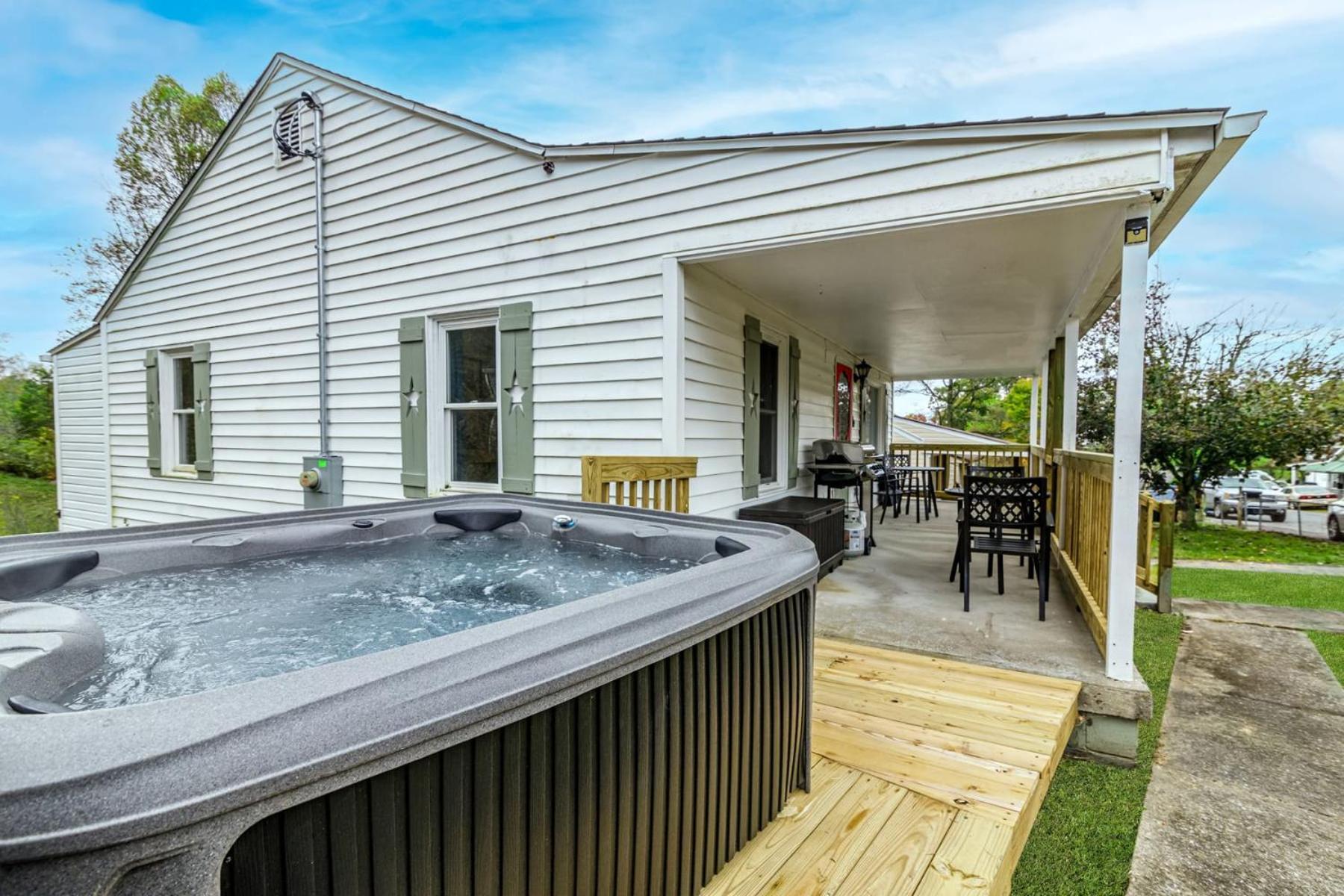 New River Gorge Cottage W Hot Tub, Fire Pit, Grill Oak Hill Экстерьер фото
